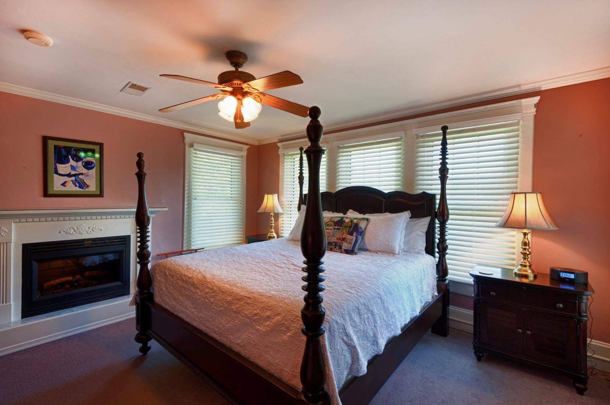 Steeles Tavern Manor Bed & Breakfast Raphine エクステリア 写真
