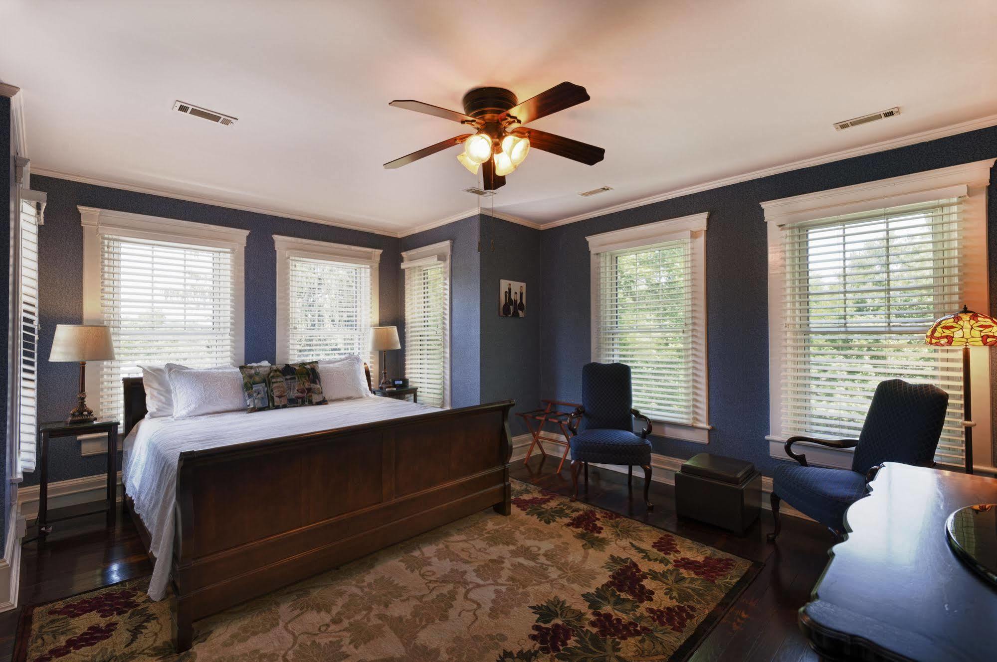 Steeles Tavern Manor Bed & Breakfast Raphine エクステリア 写真
