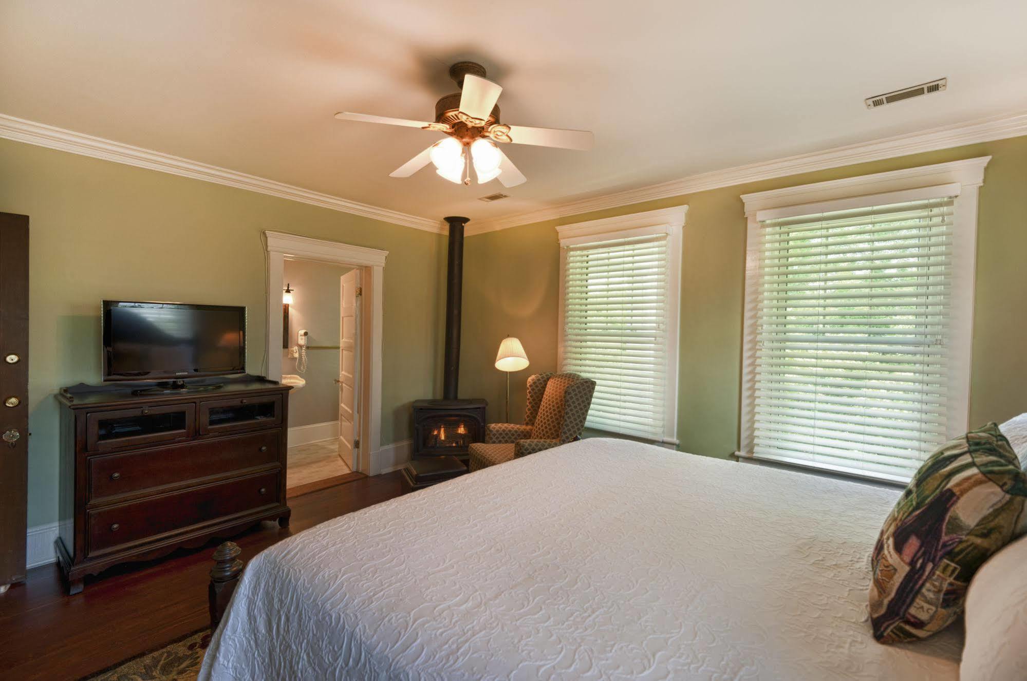 Steeles Tavern Manor Bed & Breakfast Raphine エクステリア 写真